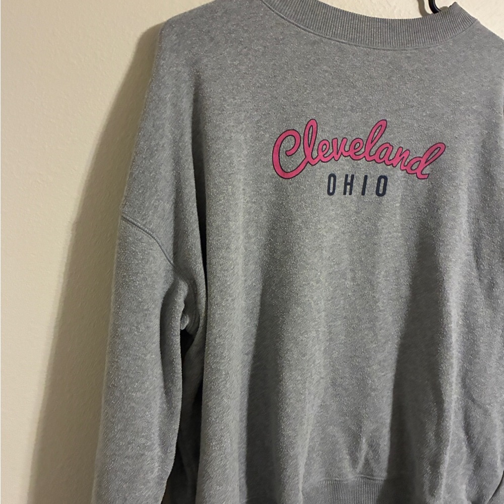 Gray Cleveland Ohio Sweatshirt women’s xl. Champion brand.